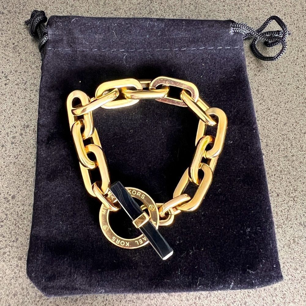 MICHAEL KORS Resin Toggle Link Bracelet